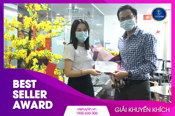 Giải thưởng nhân viên xuất sắc thuộc về chị Trịnh Ánh Hằng