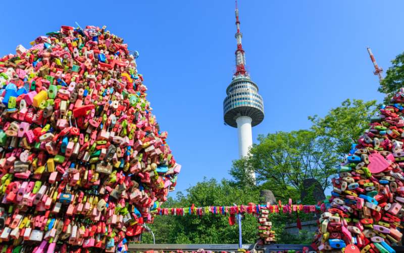 Tháp Namsan là điểm đến thu hút nhiều du khách khi đến Hàn Quốc