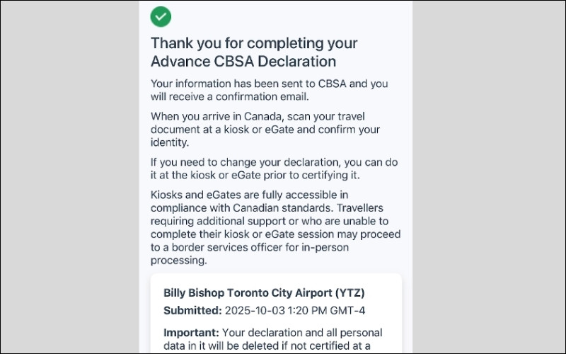 Hoàn tất tờ khai thủ tục nhập cảnh Canada